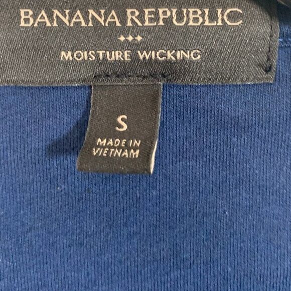 Banana Republic Long Sleeve Moisture Wicking Shirt - Picture 3 of 6